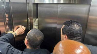 Gaziantep’te bir iş merkezinde sendika ziyaretinde bulunmak CHP Genel Başkan