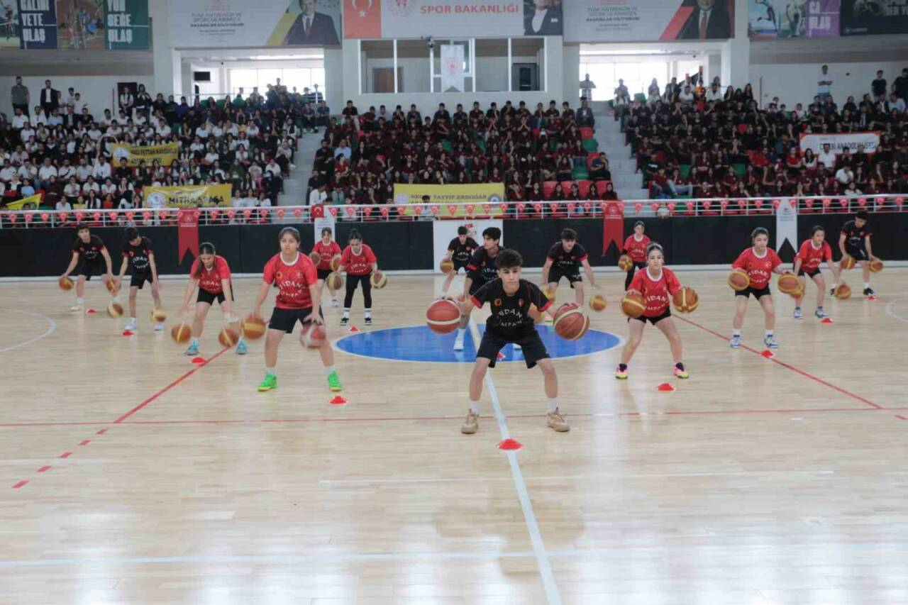 Şırnak’ın Cizre ilçesinde 19 Mayıs Atatürk’ü Anma Gençlik ve Spor
