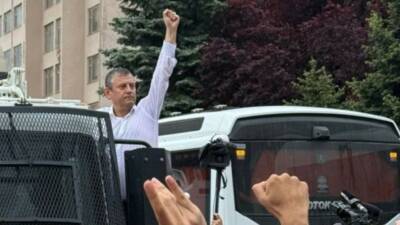 CHP Genel Başkanı Özgür Özel, CHP Genel Merkezi'nden TBMM'ye yürüyüş