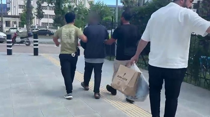 Adıyaman’da terör örgütü DAEŞ’e yönelik yapılan operasyonda yakalanan 2 şahıs