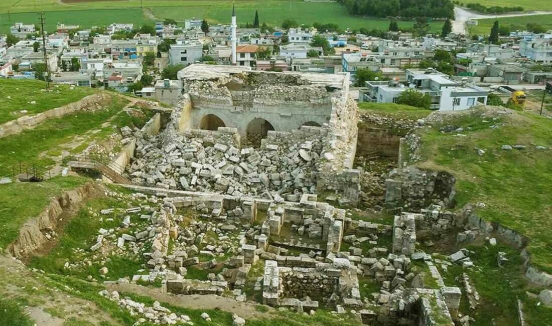 Gaziantep'in Araban ilçesindeki tarihi İç Kale Camii'nin, depremlerdeki hasarının ardından