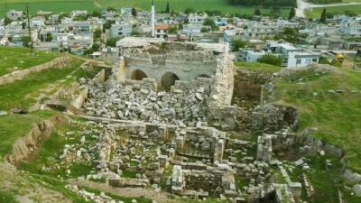 Gaziantep'in Araban ilçesindeki tarihi İç Kale Camii'nin, depremlerdeki hasarının ardından
