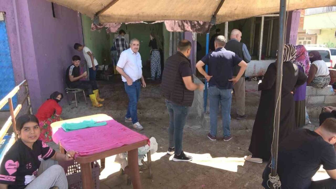 Diyarbakır’da Kurban Bayramı’nın ilk gününde vatandaşlar bayram namazının ardından kurban