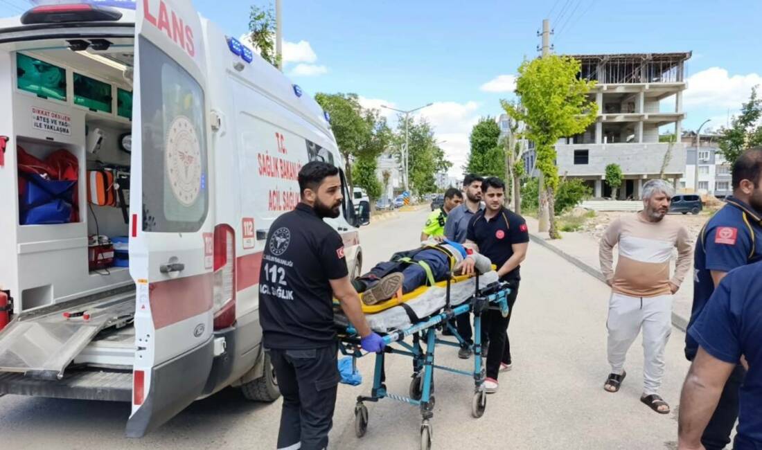 Adıyaman’da seyir halindeki elektrikli motosikletin devrilmesi sonucu sürücü yaralandı.