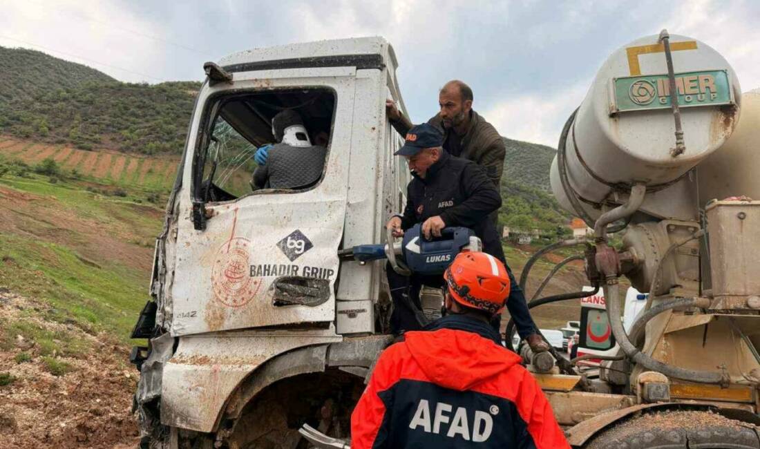 Siirt'in Eruh ilçesinde kontrolünü kaybeden bir beton mikseri kazada sürücüsü