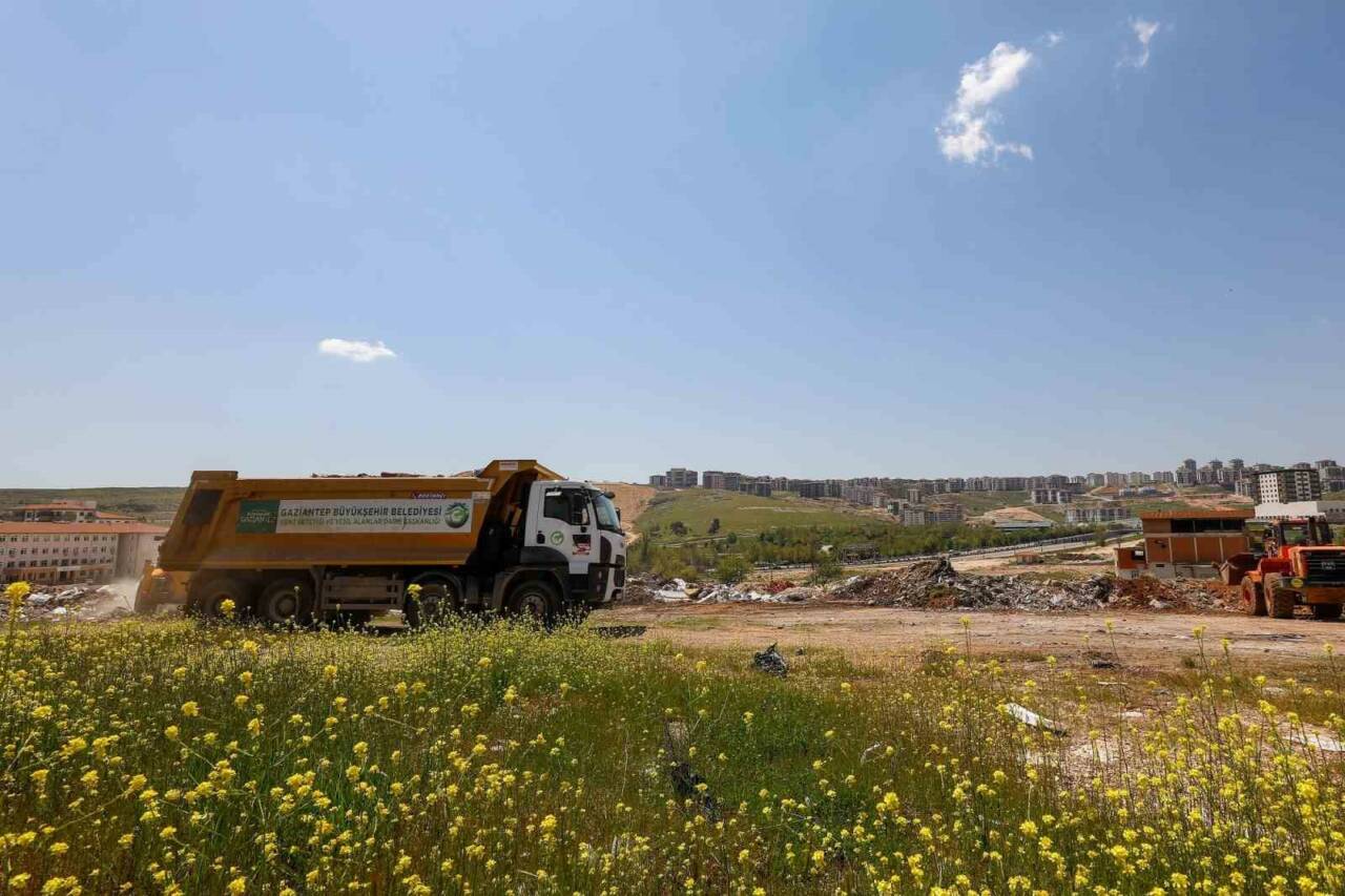 Gaziantep Büyükşehir Belediyesi ekipleri, bahar aylarının gelmesi ve hava sıcaklıklarının
