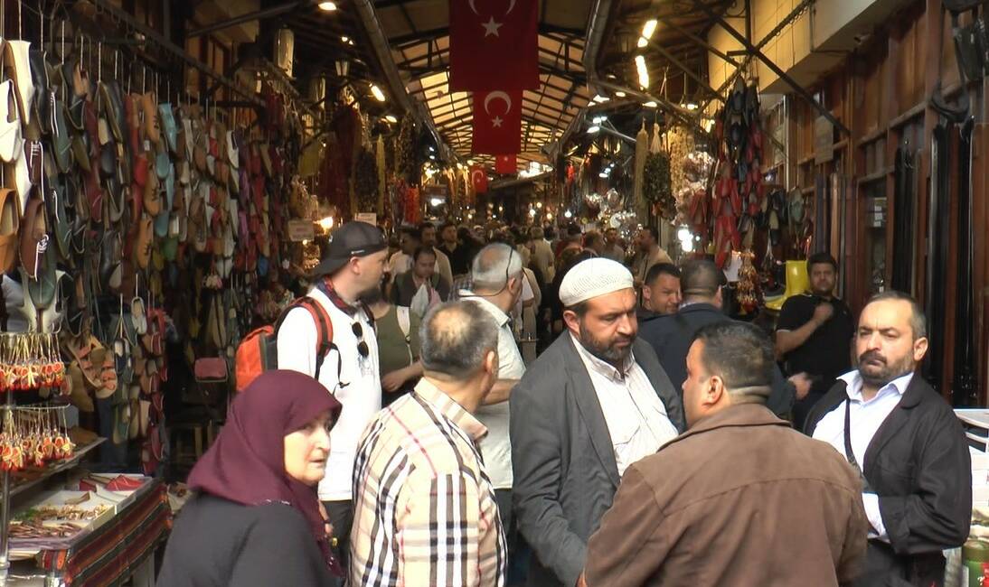 Gaziantep’te Kurban Bayramı tatilinde yaşanan turist akını, tarihi çarşılarda çifte