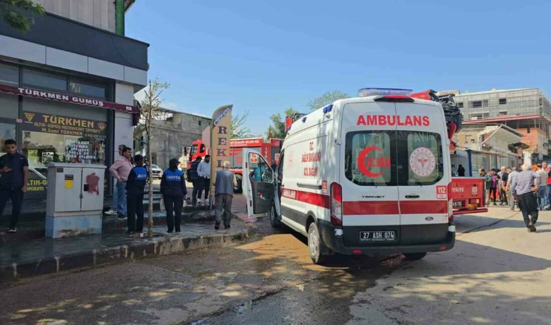 Gaziantep’in İslahiye ilçesi muhasebeciler çarşısı çatı katında kaynak çalışması sırasında