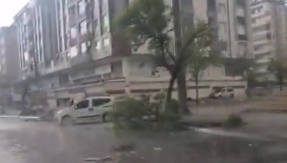 Gaziantep'te öğle saatlerinde etkili olan "süper hücre" fırtınası, hortum, dolu