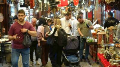 Gaziantep’te Kurban Bayramı öncesi alışveriş yapmak isteyen vatandaşlar, tarihi çarşılarda