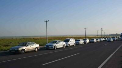 Şanlıurfa’nın Siverek ilçesinde mayıs ayıyla birlikte açan gelincik tarlaları, doğaseverler