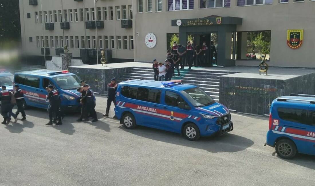 Gaziantep’te göçmen kaçakçılığı organizatörlerine yönelik şafak operasyonunda 9 şüpheli yakalandı.