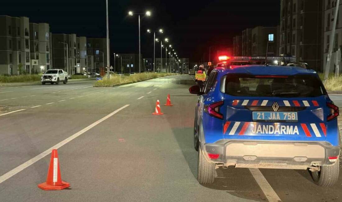 Diyarbakır’ın merkez Bağlar ilçesinde halk otobüsü ile otomobilin çarpıştığı kazada