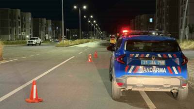 Diyarbakır’ın merkez Bağlar ilçesinde halk otobüsü ile otomobilin çarpıştığı kazada