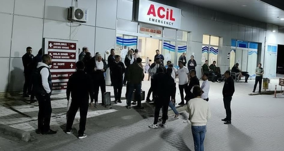 Adıyaman'ın Gölbaşı İlçe Devlet Hastanesi'nde iki grup arasında başlayan tartışma,