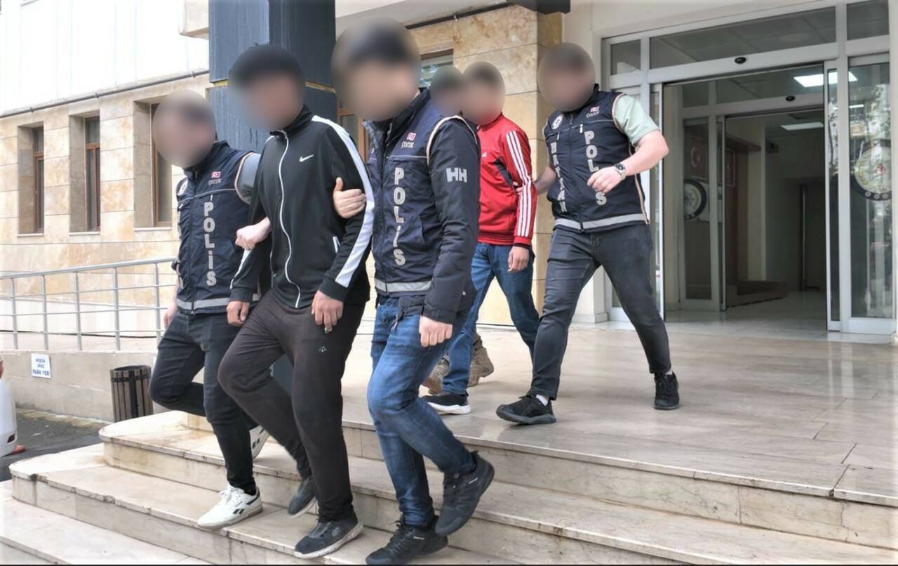 Batman’da malzeme çalmak için bir inşaat alanına giren 2 şüpheli,