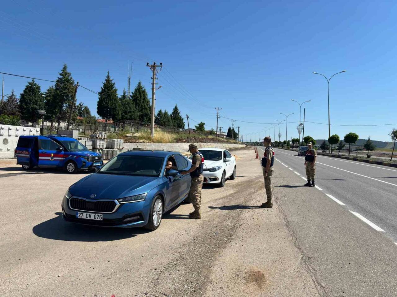Gaziantep’te jandarma ekiplerince dron destekli bayram trafiği denetimi ve huzur-güven
