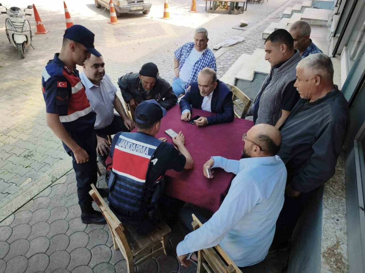 Gaziantep'te jandarma, acil durumlar için tasarlanan "Hayat 112 Acil" uygulamasını