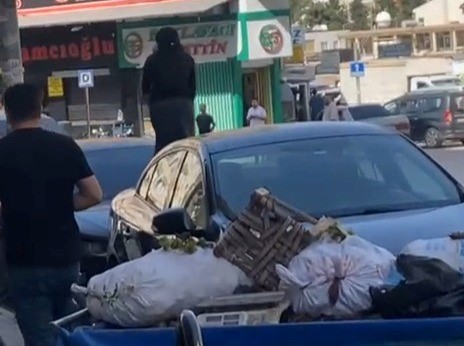 Kadınlar arasındaki kavga otomobillerin üzerine taşındı – Video Haber Mardin'in Kızıltepe ilçesinde iki kadın arasında çıkan tartışma, birinin park