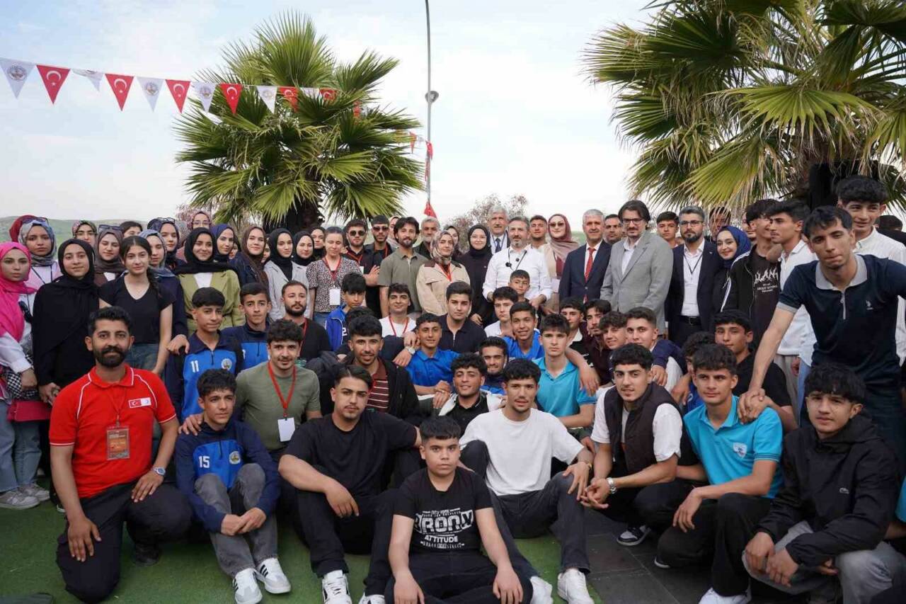 Kahta Belediyesi Gençlik Meclisi tarafından düzenlenen "Tecrübe Paylaşımı Kariyer Buluşması"