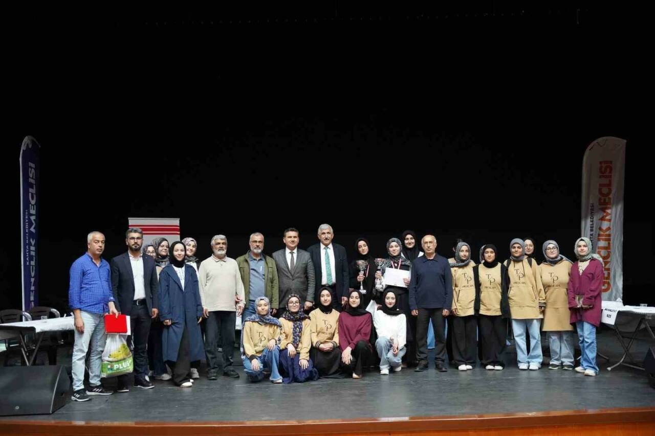 Adıyaman Kahta Belediyesi’nin katkılarıyla, Gençlik Meclisi tarafından düzenlenen liseler arası