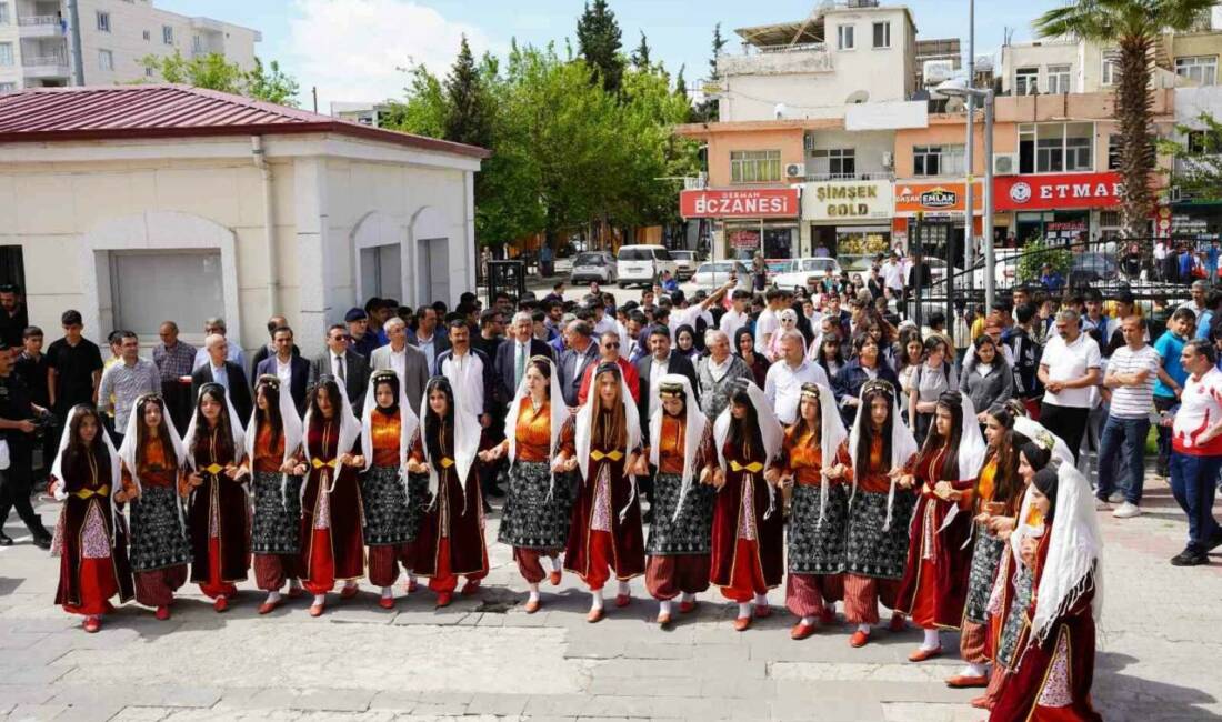 Kahta’da “Gençlik Haftası” yürüyüşü Adıyaman’ın Kahta ilçesinde Gençlik Haftası kapsamında gençlik yürüyüşü düzenlendi.