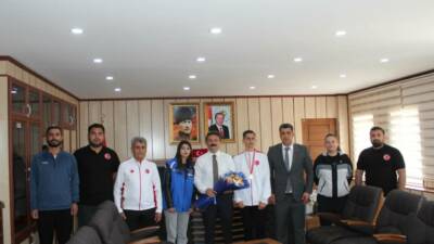 Besni’de Gençlik Haftası etkinlikleri kapsamında, gönüllü gençler ve sporcular Besni