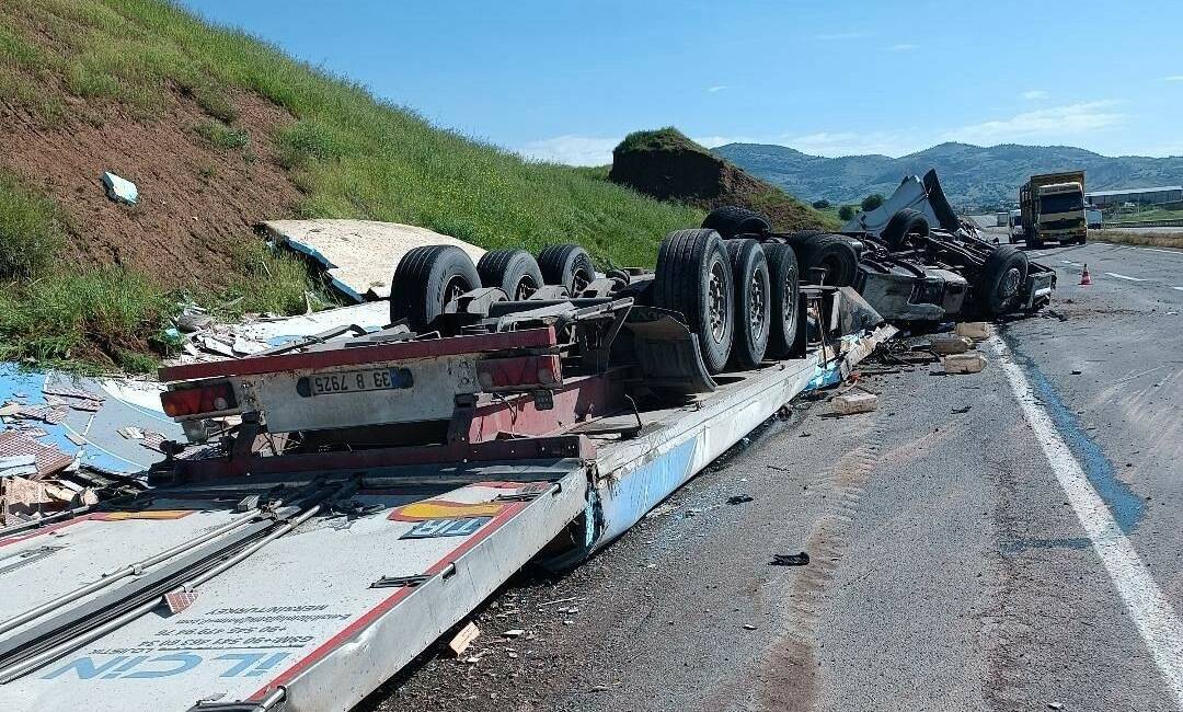 Batman-Kozluk kara yolunda meydana gelen trafik kazasında tır sürücüsü ağır