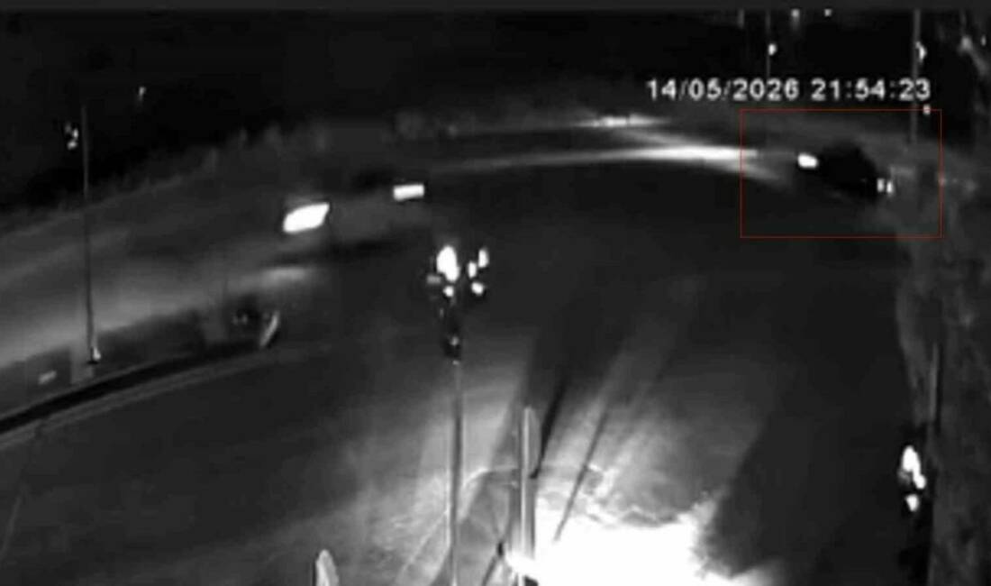 Kontrolden çıkan otomobil tren yoluna uçtu, 3 kişi yaralandı Seyir halindeyken kontrolden çıkan otomobil, tren yoluna uçtu ve kazada