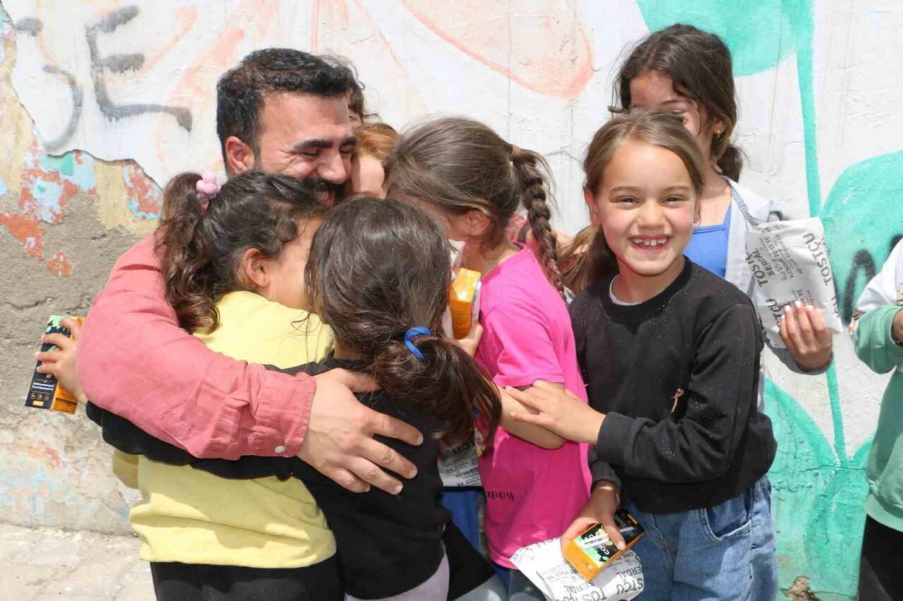 Diyarbakır’da bir kişi, küçük yaşlarda parası olmadığı için alamadığı ve