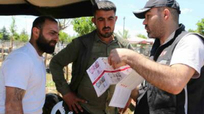 Diyarbakır’da Kurban Bayramı öncesi polis ekipleri, hayvan pazarlarında faaliyet gösteren