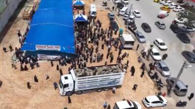 Gaziantep’te polis ekiplerince kurban pazarlarında dron destekli denetimler yapıldı. Denetimler