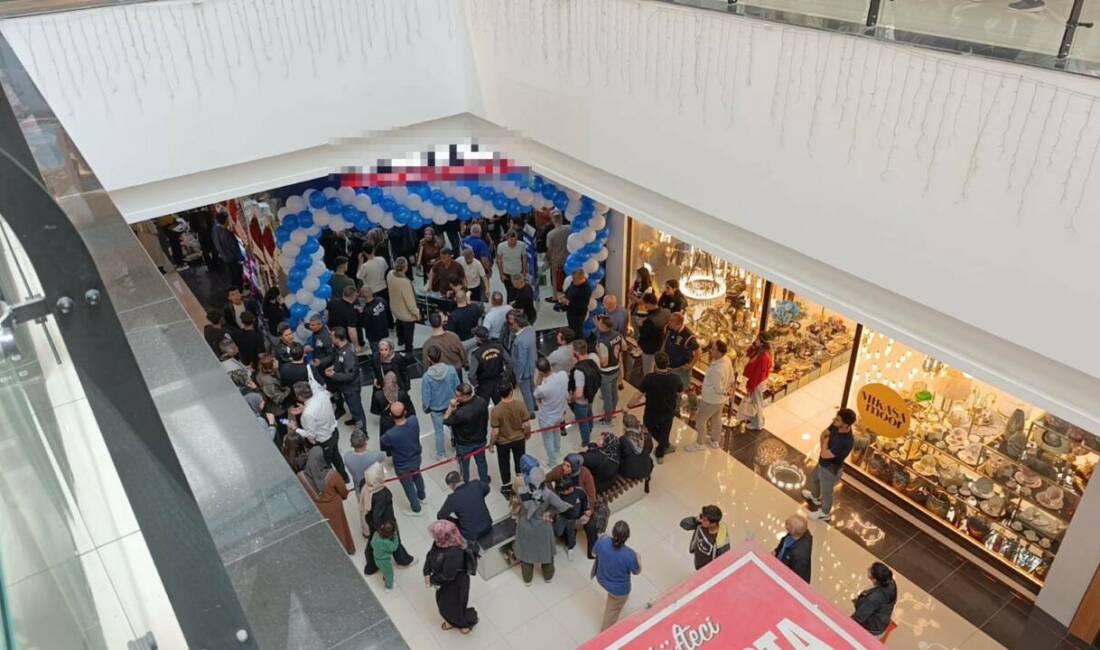 Adıyaman’da bir mağaza açılışı sırasında izdiham yaşandı. İzdiham sırasında fenalık