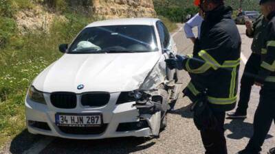 Mardin’in Yeşilli ilçesinde iki otomobilin çarpışması sonucu meydana gelen trafik