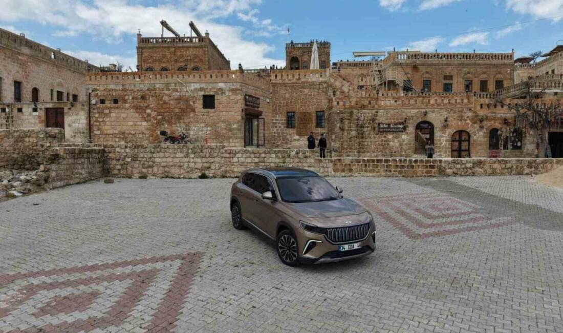 Mardin’in Midyat ilçesinde yaşayan Togg meraklısı ve grafik tasarımcı Osman