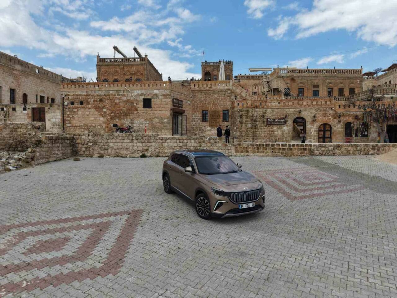 Mardin’in Midyat ilçesinde yaşayan Togg meraklısı ve grafik tasarımcı Osman