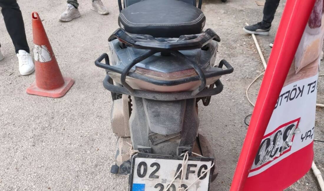 Adıyaman’ın Gölbaşı ilçesinde devrilen motosikletin sürücüsü yaralandı.