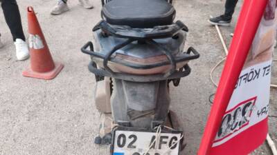 Adıyaman’ın Gölbaşı ilçesinde devrilen motosikletin sürücüsü yaralandı.