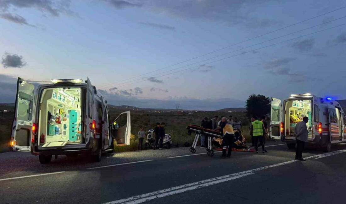 Şanlıurfa'nın Birecik ilçesinde bir motosikletin şarampole devrilmesi sonucu karı-koca yaralandı.