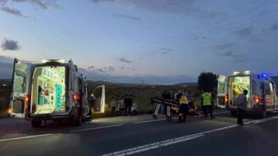 Şanlıurfa'nın Birecik ilçesinde bir motosikletin şarampole devrilmesi sonucu karı-koca yaralandı.