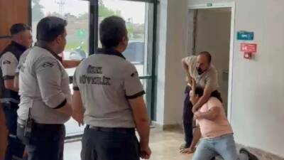 Gaziantep Nizip Devlet Hastanesi’nde gerçekleştirilen rehine tatbikatı gerçeği aratmadı.