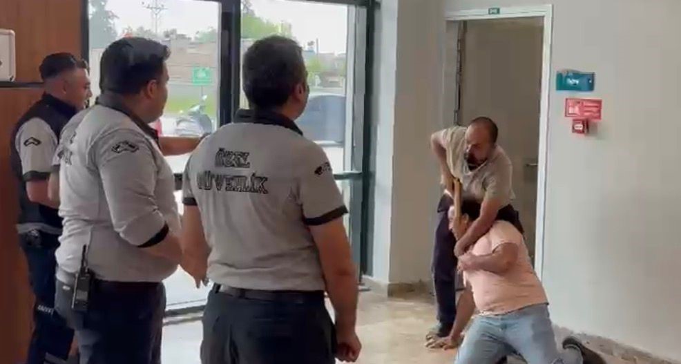 Gaziantep Nizip Devlet Hastanesi’nde gerçekleştirilen rehine tatbikatı gerçeği aratmadı.