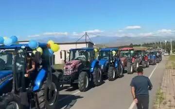 Siirt’in Kurtalan ilçesine bağlı Kayabağlar beldesinde gerçekleştirilen düğün merasimi, ezber