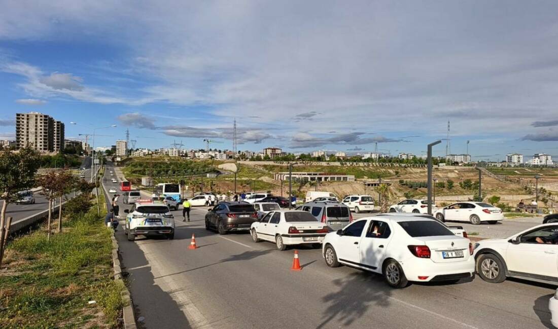 Adıyaman'da minibüs ile otomobilin çarpışması sonucu 1 kişi yaralandı.