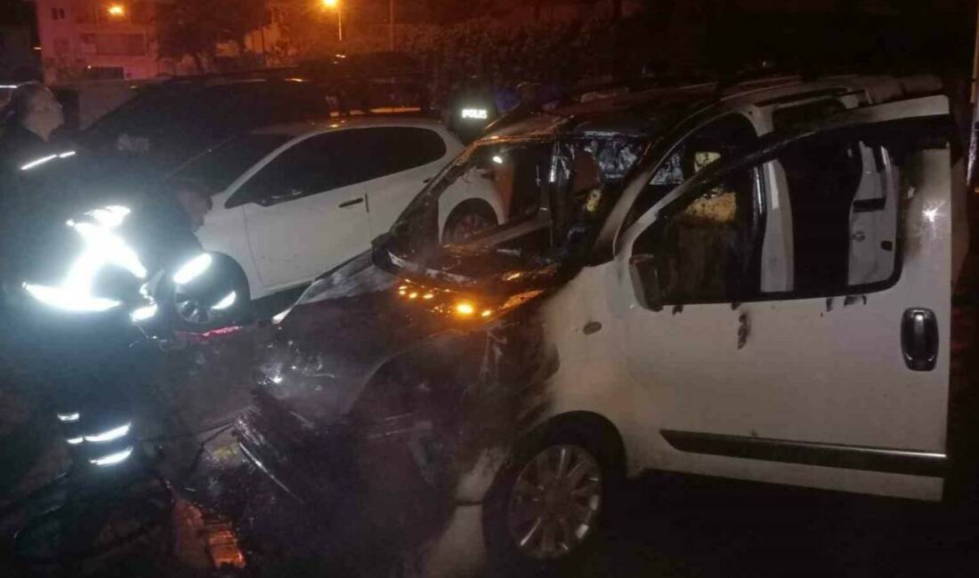 Batman'da park halindeki bir otomobilde çıkan yangın itfaiye ekipleri tarafından