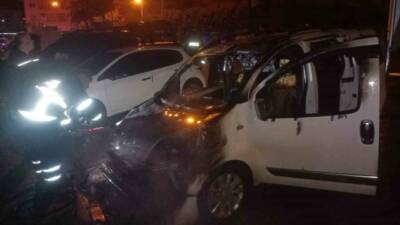 Batman'da park halindeki bir otomobilde çıkan yangın itfaiye ekipleri tarafından