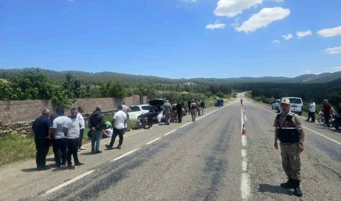 Kilis'te bir pikap ve otomobilin çarpışması sonucu 9 kişi yaralandı.
