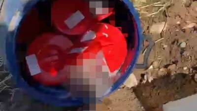 Şanlıurfa’da mezarlıkta bir bidonun içerisindeki plastik kutularda 21 cenin bulundu.