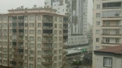 Gaziantep'te aniden başlayan sağanak yağış ve fırtına, hayatı olumsuz etkileyerek