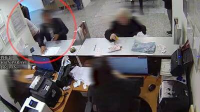 Batman’da kendilerini özel bir bankanın müşteri temsilcisi olarak tanıtıp "sağlık